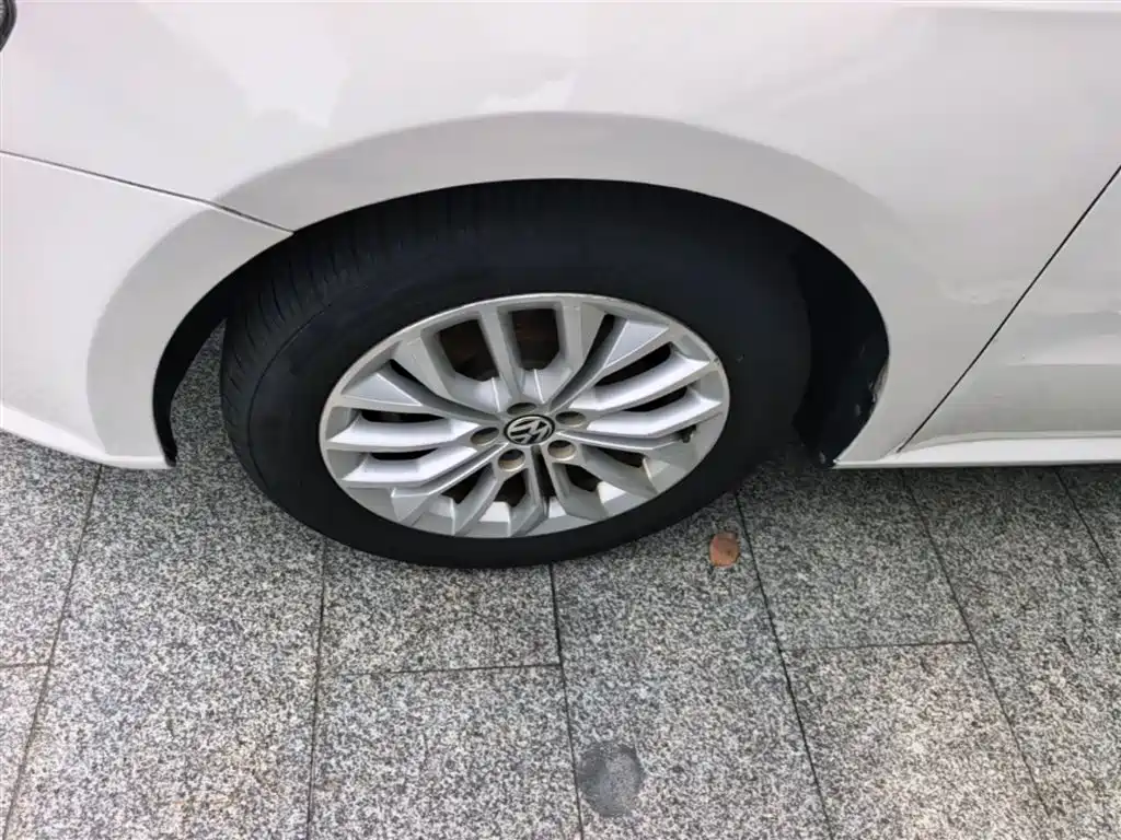 Volkswagen Lavida Tour 2013 1.6L Auto Luxury фото 23