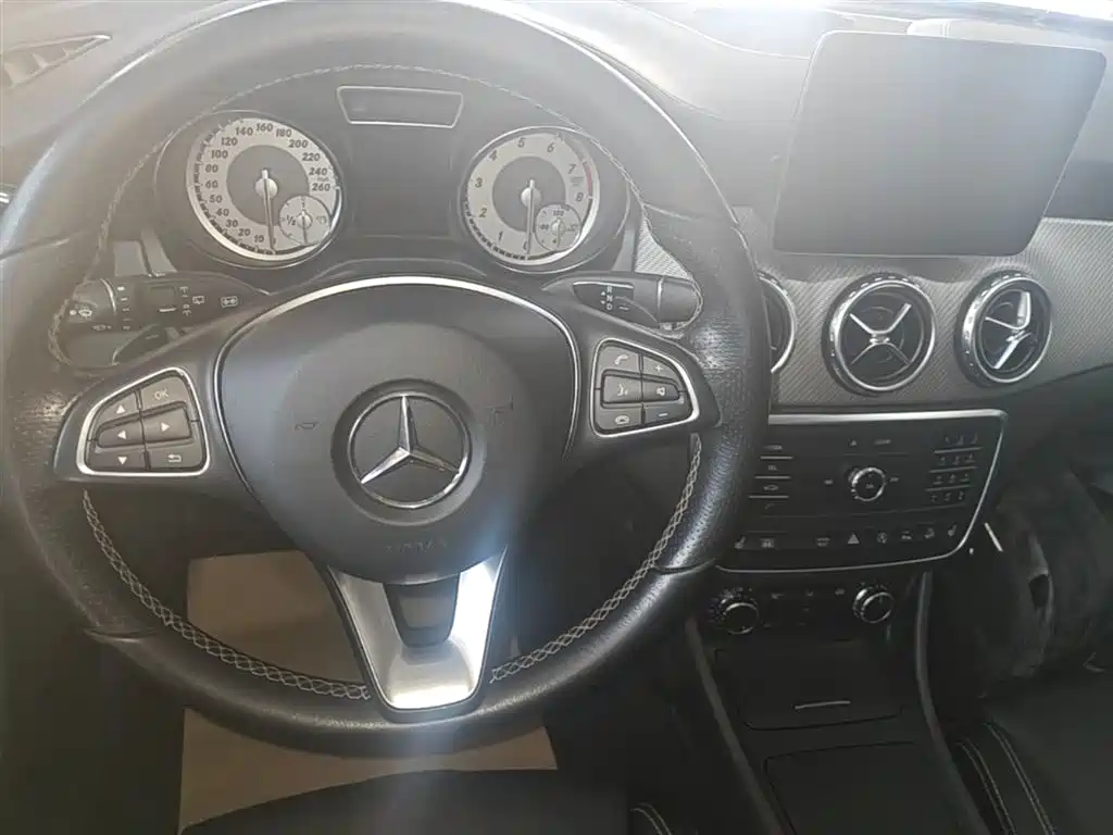 Mercedes-Benz GLA 2016 GLA 220 4MATIC Fashion фото 14