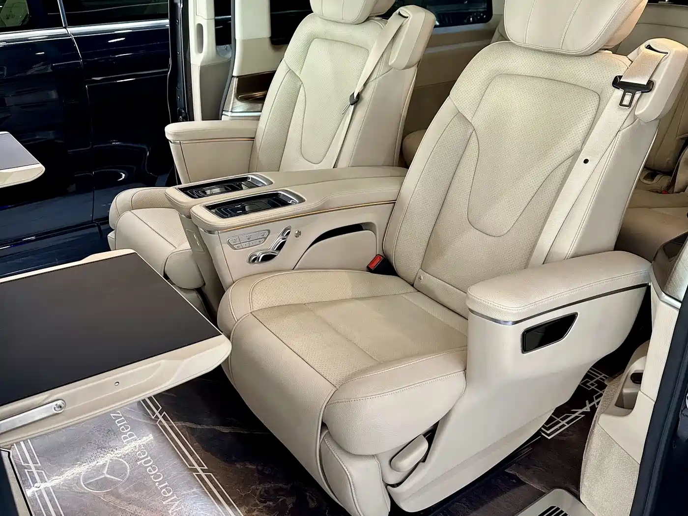 Mercedes-Benz V-Class 2022 V 260 L Long Wheelbase Luxury Edition фото 14