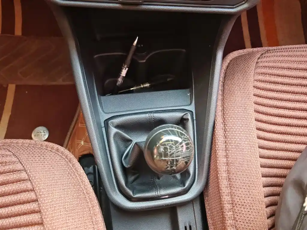 Volkswagen Santana 2016 1.6L Manual Trend Edition фото 14