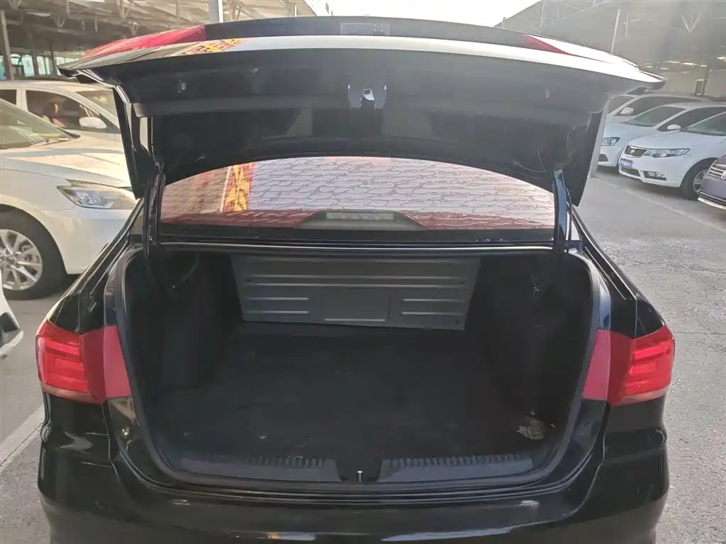 Volkswagen Santana 2016 1.6L Manual Trend Edition фото 19