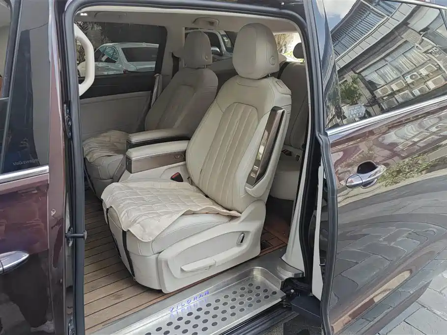 Volkswagen Viloran 2022 380TSI Premium Edition фото 11