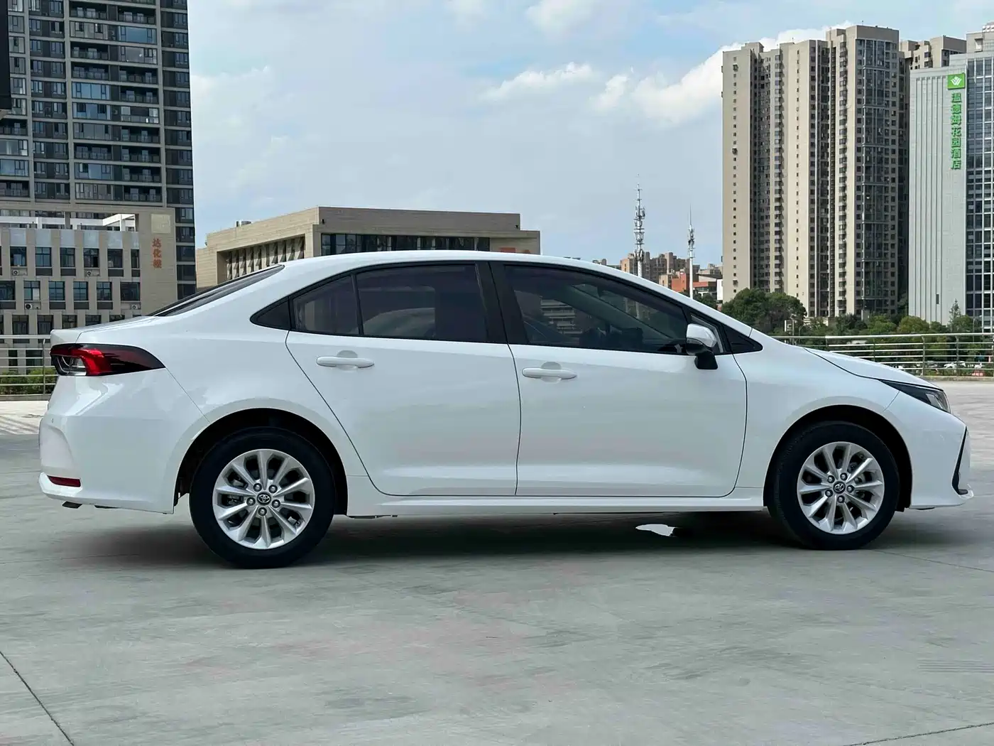 Toyota Corolla 2021 1.2T S-CVT Elite PLUS Edition фото 7