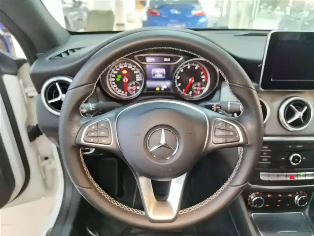 Mercedes-Benz CLA (Import) 2016 Facelift CLA 200 Sport фото 11