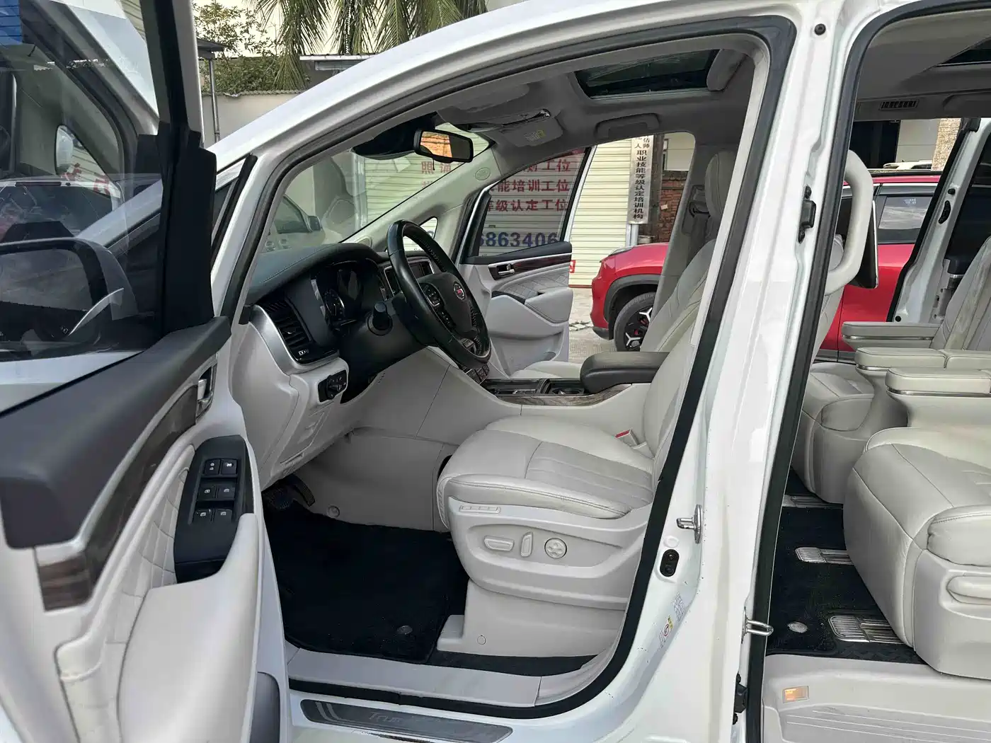 GAC Trumpchi Trumpchi M8 2018 320T Flagship Edition фото 10