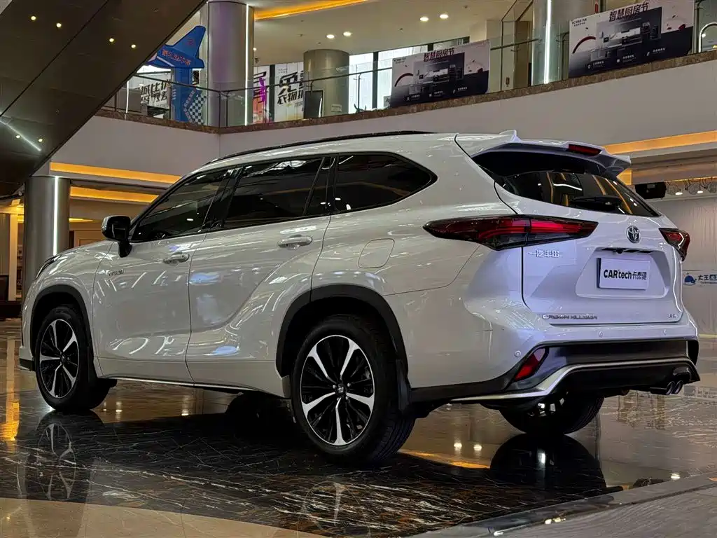 Toyota Crown Kluger 2023 2.5L HEV AWD Luxury Edition фото 4