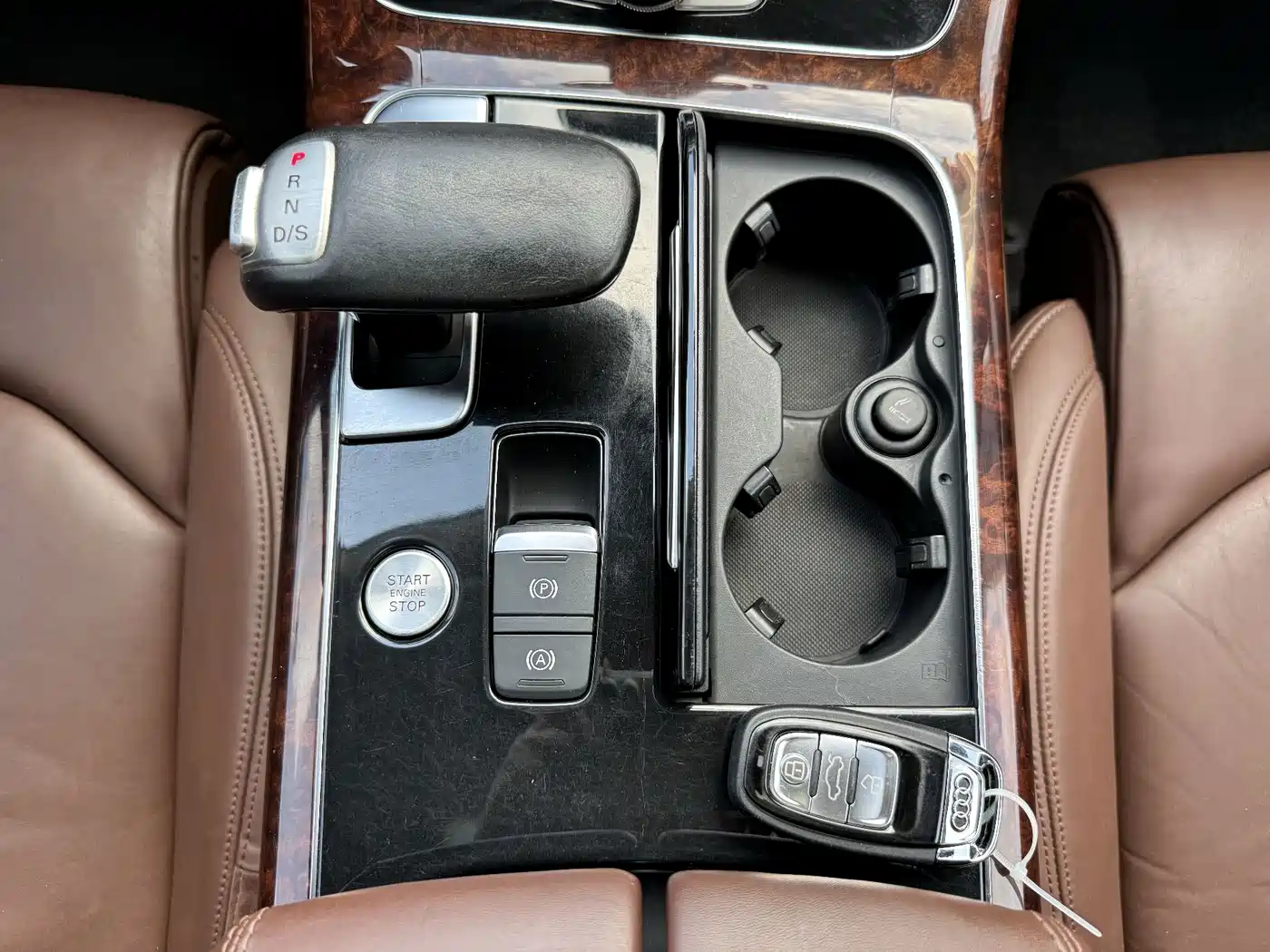 Фото 8 - Audi A8
