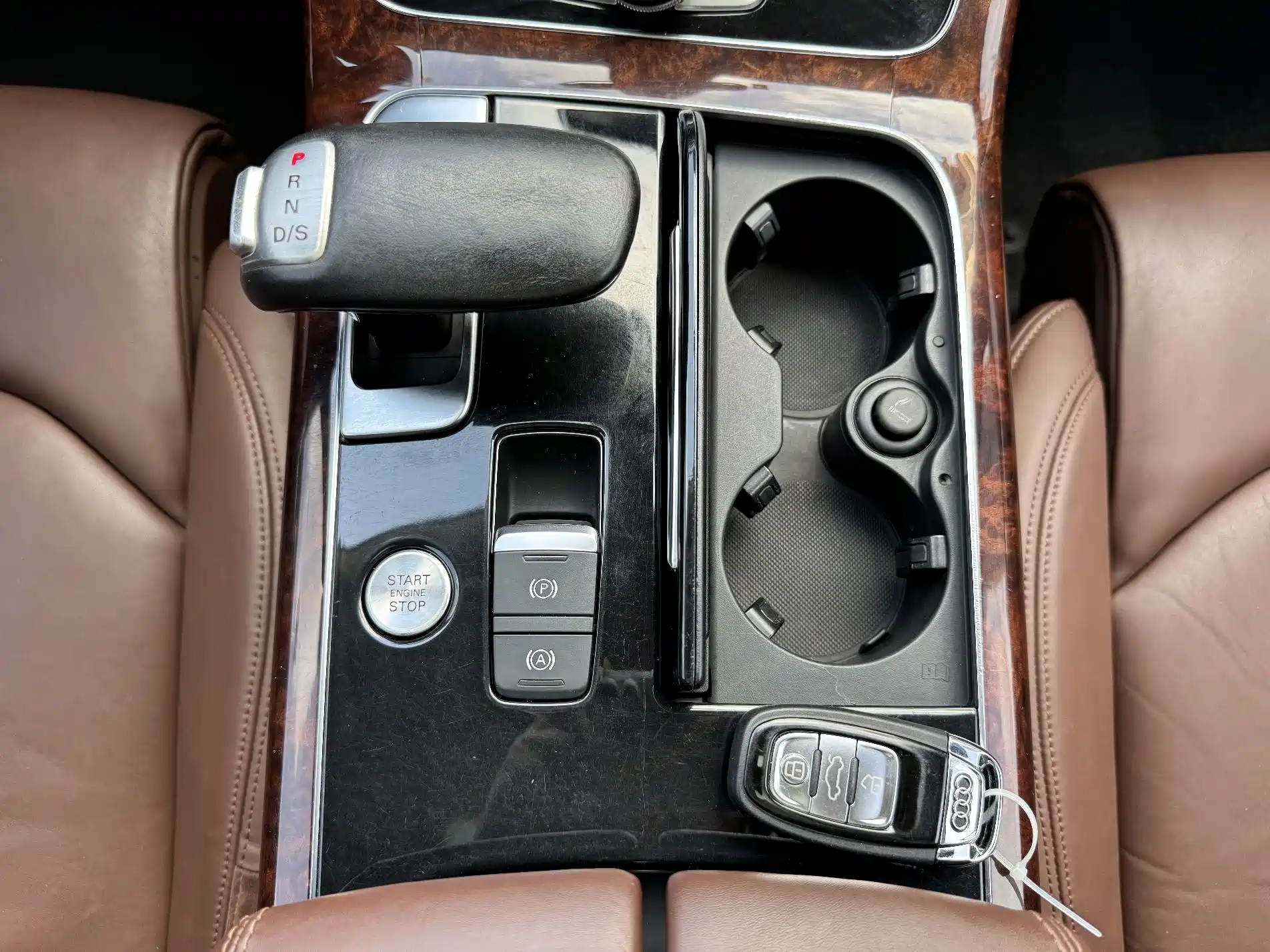 صورة 8 - Audi A8