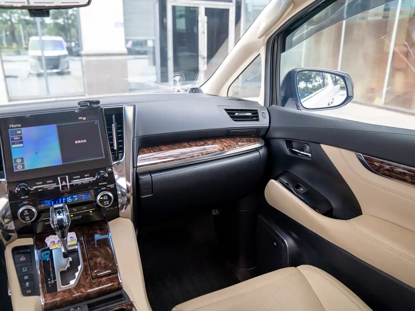 Toyota Alphard 2020 Hybrid 2.5L Luxury Edition фото 21