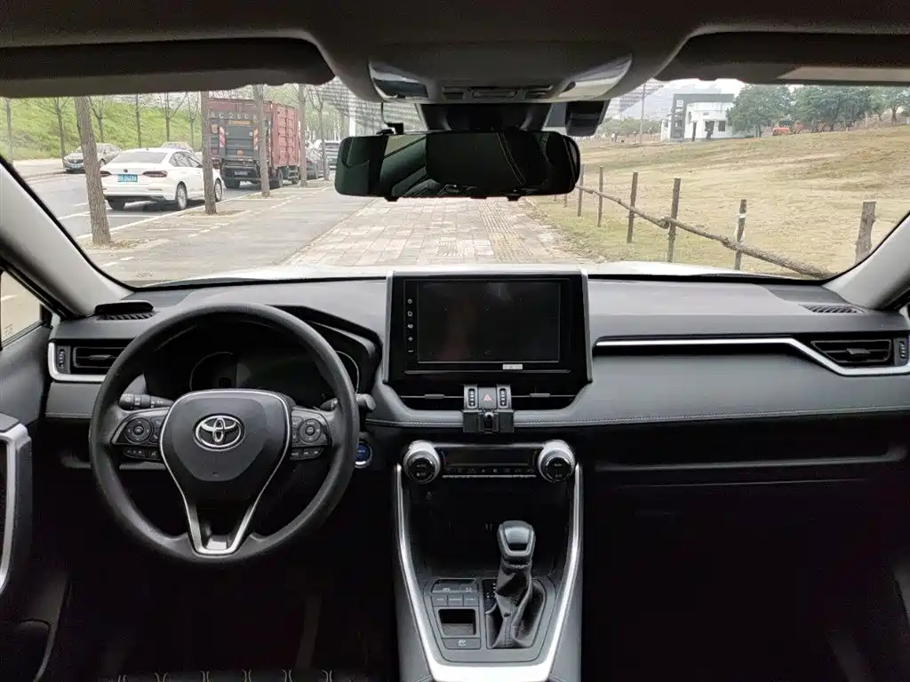Toyota RAV4 Rongfang 2020 Hybrid 2.5L E-CVT 2WD Elite Edition фото 6