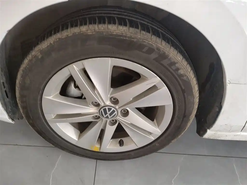 Volkswagen Golf 2023 Model 200TSI DSG фото 25