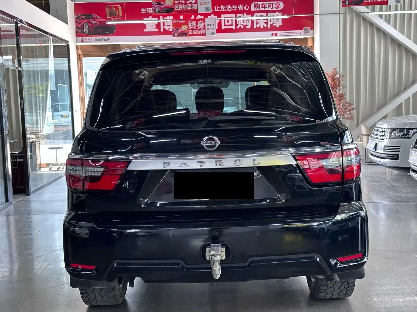 Nissan Patrol 2018 4.0L Leadership фото 10