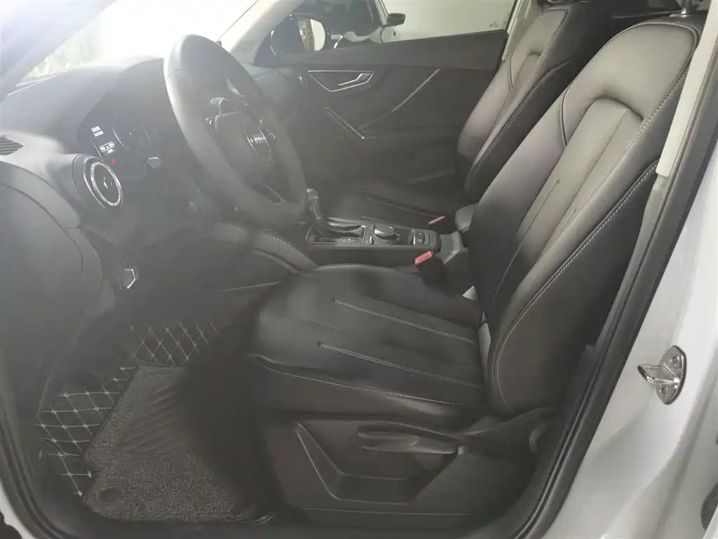 Audi Q2L 2018 35 TFSI Launch Exclusive Edition China VI фото 9