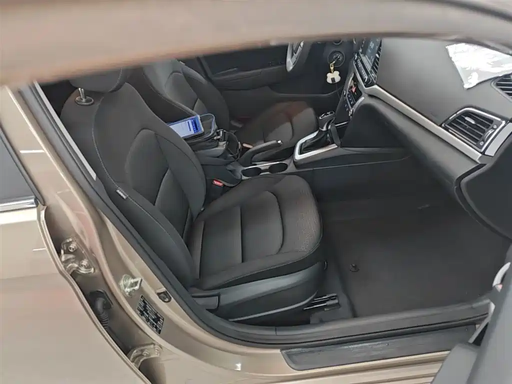 Hyundai Elantra 2016 Model 1.6L Automatic Smart Elite фото 7