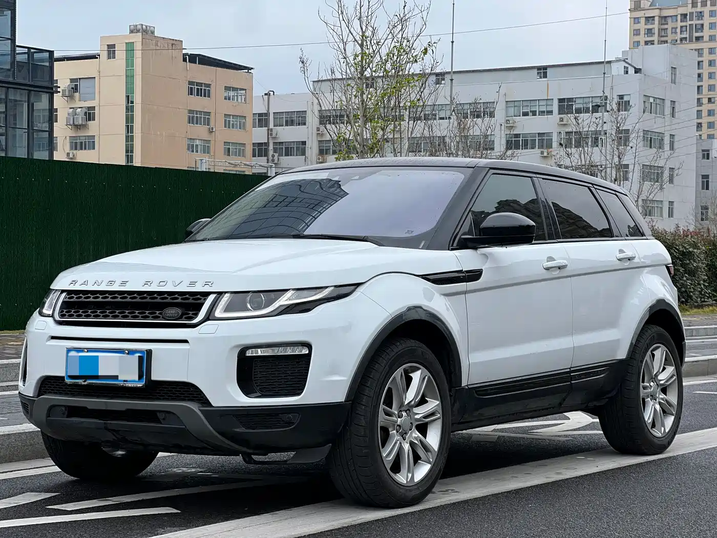 Land Rover Range Rover Evoque 2017 2.0T SE PLUS Smart Enjoy Edition