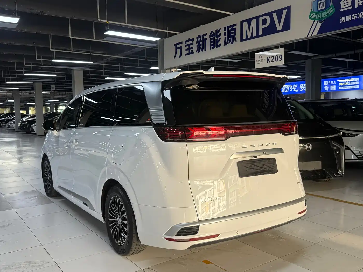 Denza D9 2024 DM-i 1050 Premium фото 17