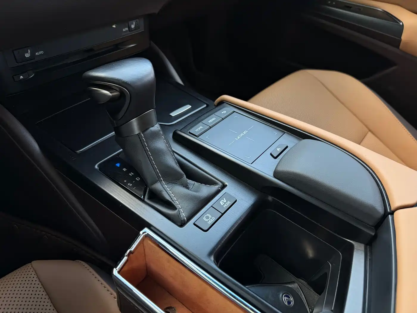 Lexus ES 2020 Model 300h Excellence Edition фото 12