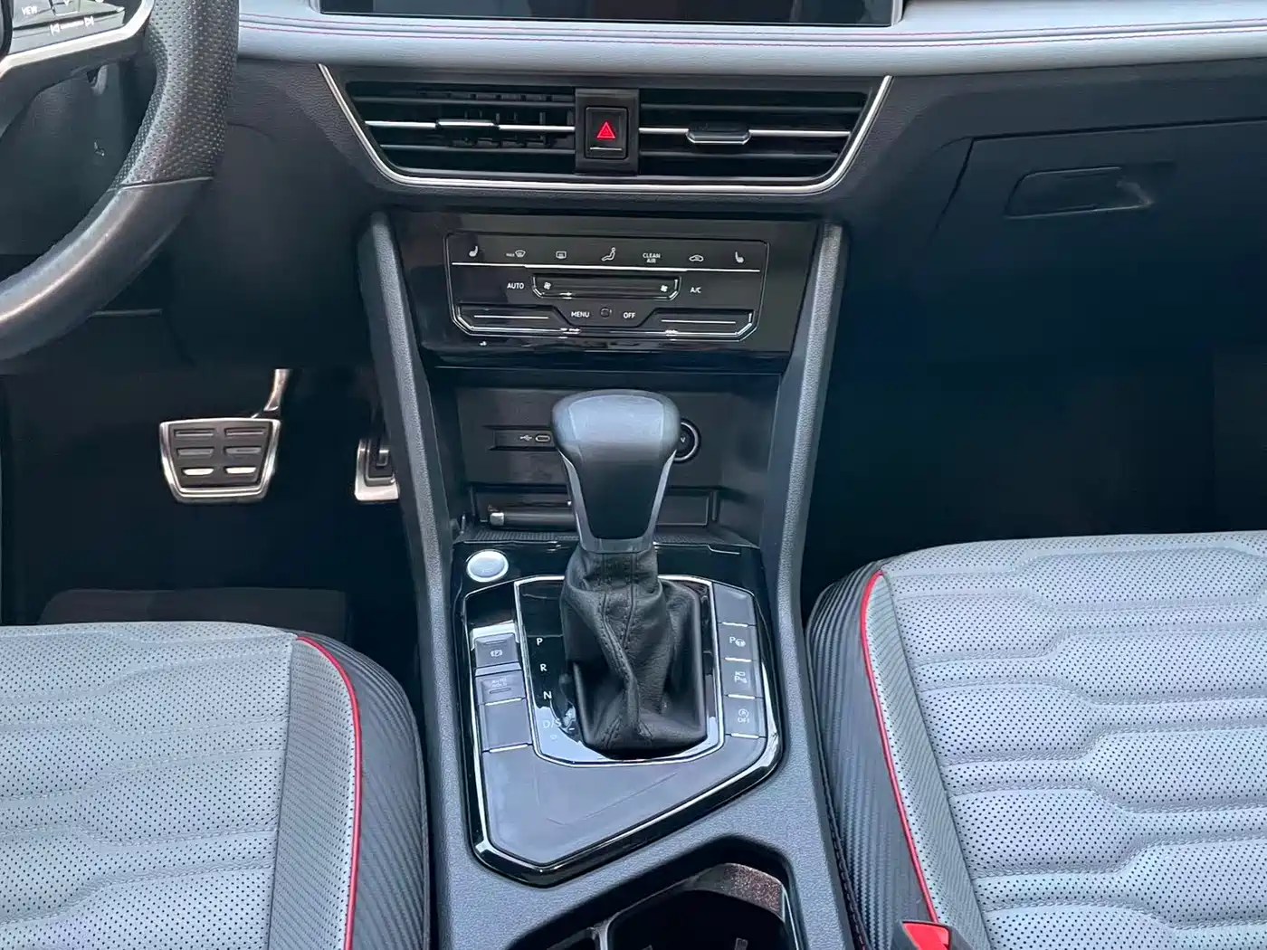 Volkswagen Tiguan L 2022 330TSI Automatic 2WD R-Line Flagship Edition фото 17