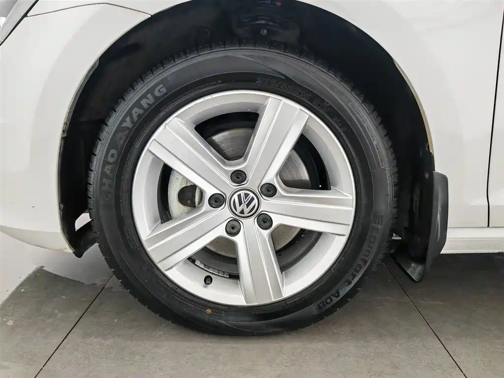 Volkswagen Golf 2015 1.6L Automatic Comfort фото 17