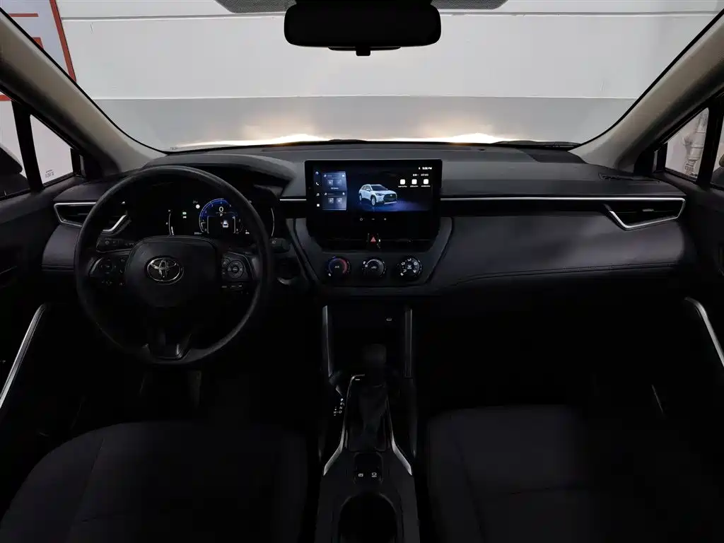 Toyota Corolla Cross 2024 Model 2.0L Pioneer Edition фото 5