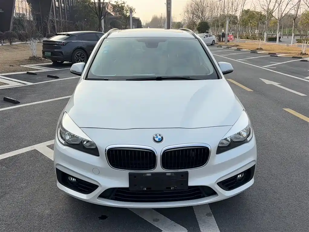 BMW 2 Series Touring 2016 218i Fashion Model фото 21