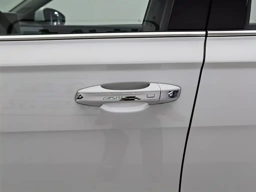Volkswagen Lavida 2023 1.5L Auto Five Million Edition фото 18