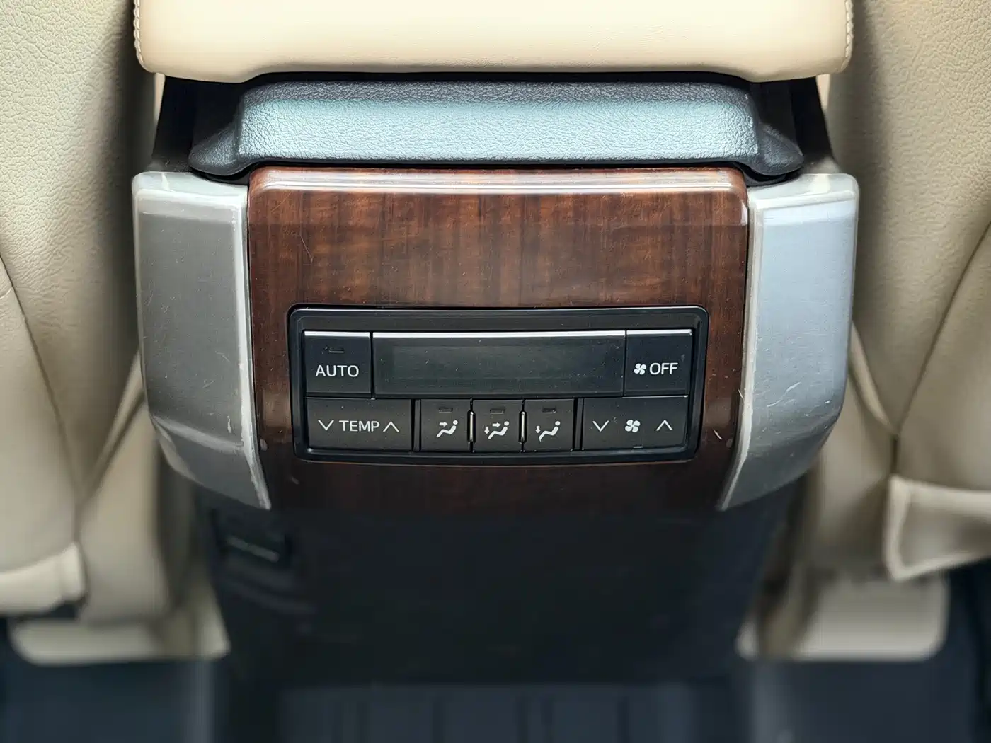Toyota Prado 2010 4.0L Automatic VX фото 9