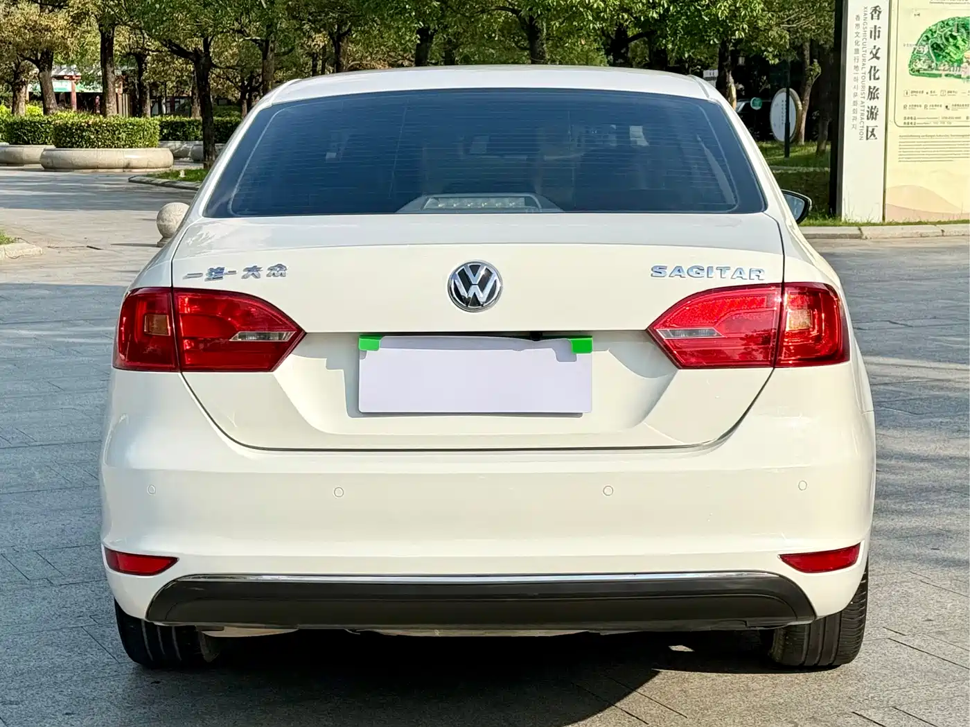 Volkswagen Sagitar 2014 1.6L Automatic Comfort фото 5