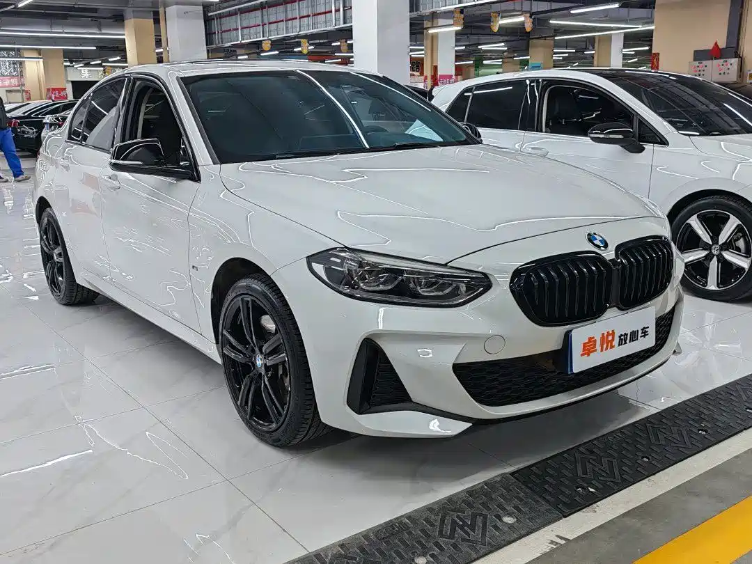 BMW 1 Series 2023 125i M Sport Shadow Edition фото 3