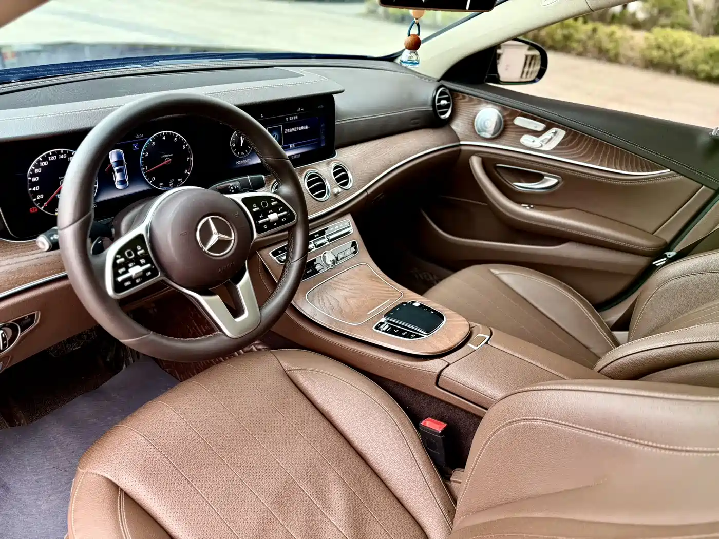 Mercedes-Benz E-Class 2020 E 300 L Luxury Model фото 13