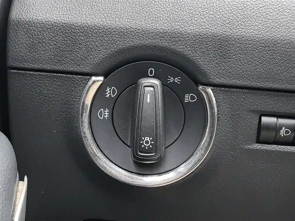 Škoda Octavia 2017 1.6L Automatic Pioneer Edition фото 21