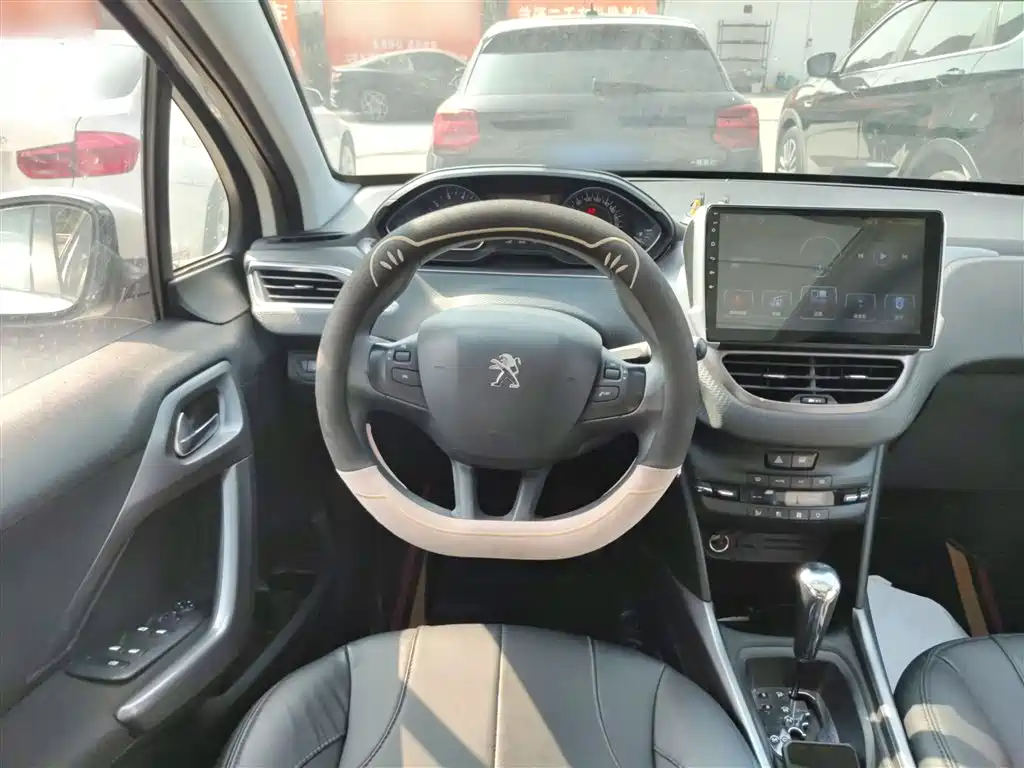 Peugeot 2008 2014 1.6L Automatic Fashion Edition фото 7