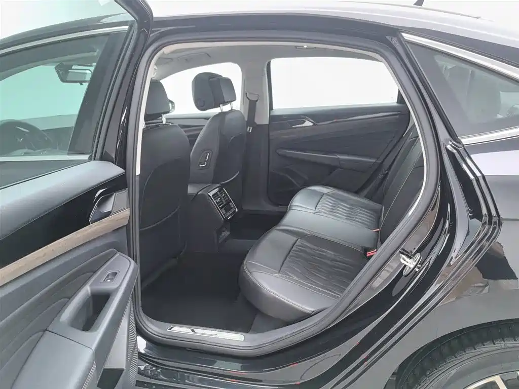 Volkswagen Passat 2021 Model 330TSI Luxury Edition фото 15