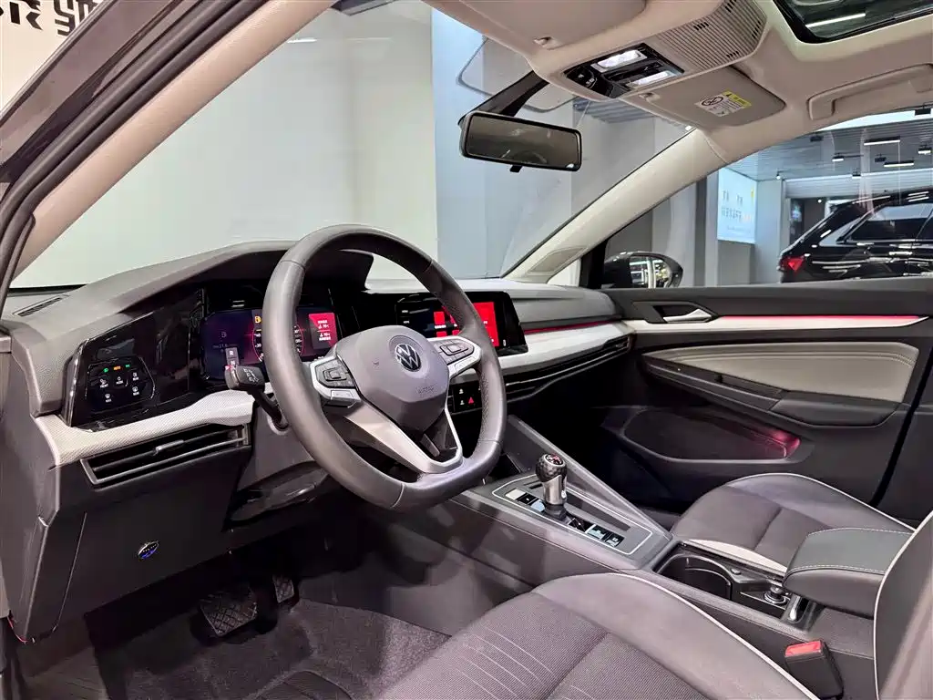 Volkswagen Golf 2023 Facelift 280TSI DSG Pro фото 24