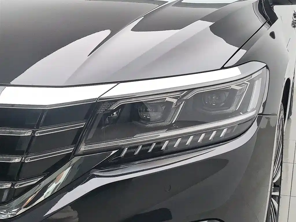 Volkswagen Passat 2021 Model 330TSI Luxury Edition фото 7