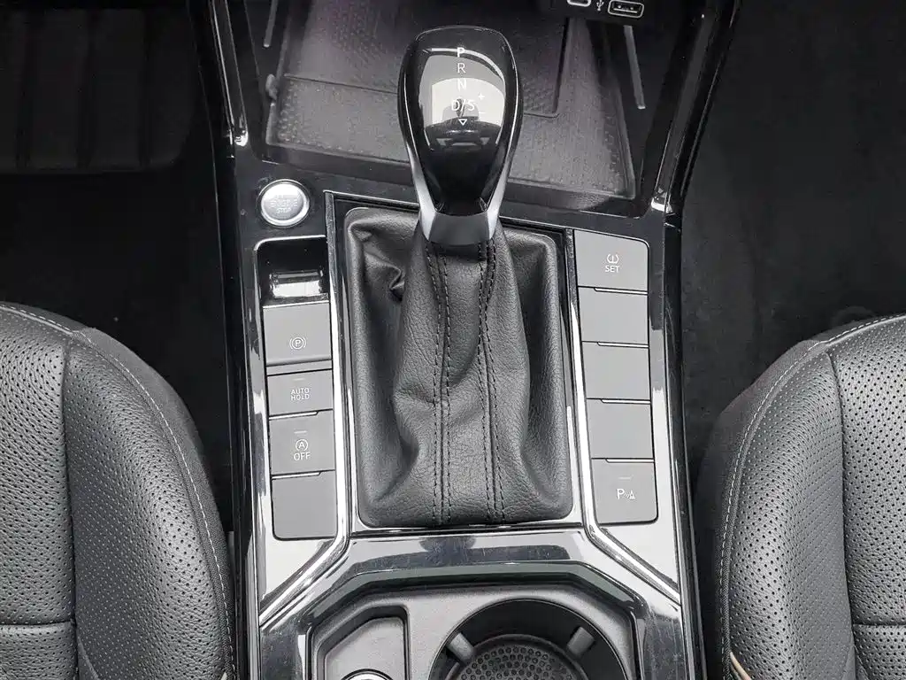 Volkswagen Passat 2021 Model 330TSI Luxury Edition фото 13
