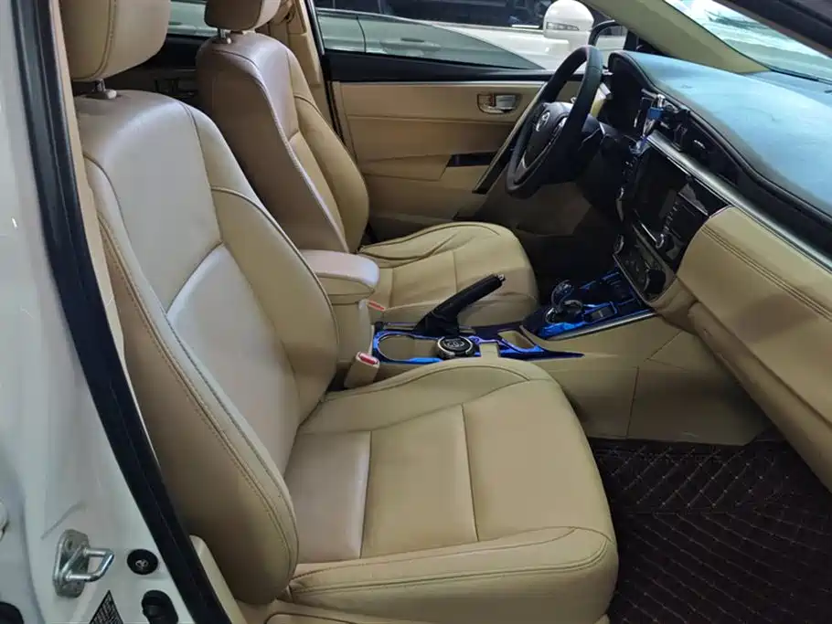 Toyota Corolla 2016 Dual Hybrid 1.8L E-CVT Elite Edition фото 8