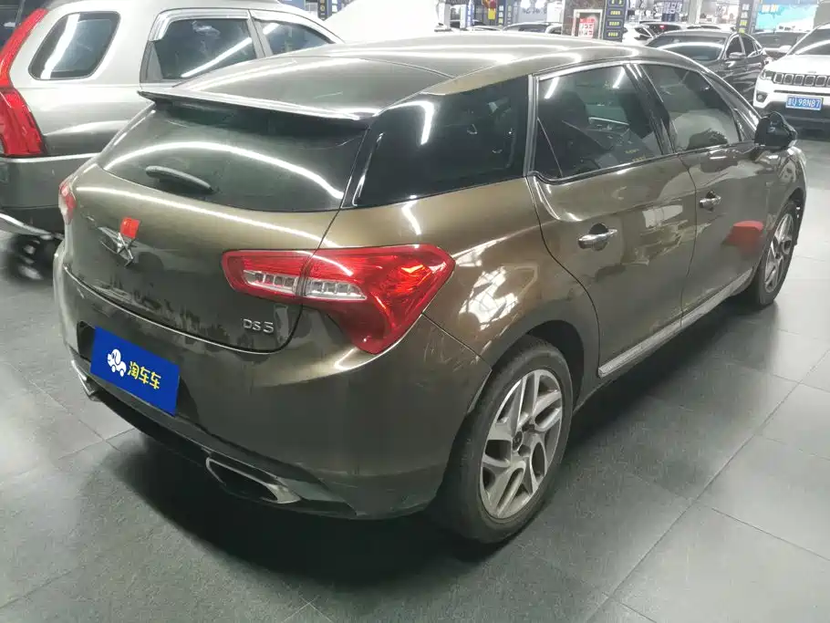 2015 DS 5