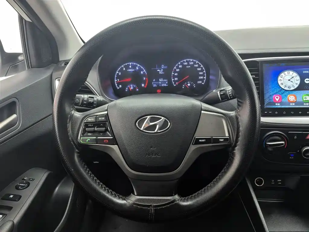 Hyundai Verna 2016 1.4L Manual Cool Edition GLS фото 11