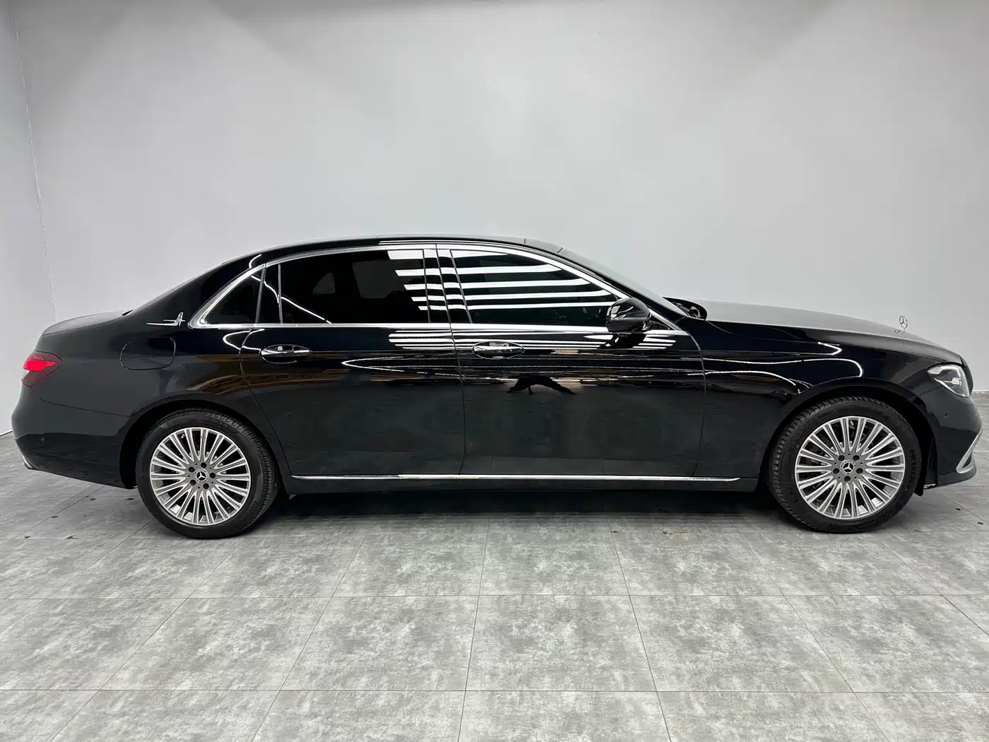 Mercedes-Benz E-Class 2023 E 300 L Luxury фото 9