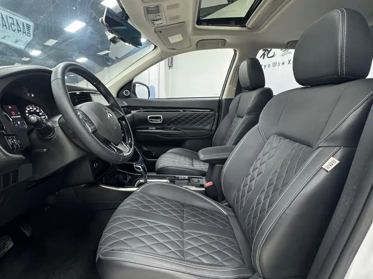 MITSUBISHI OUTLANDER