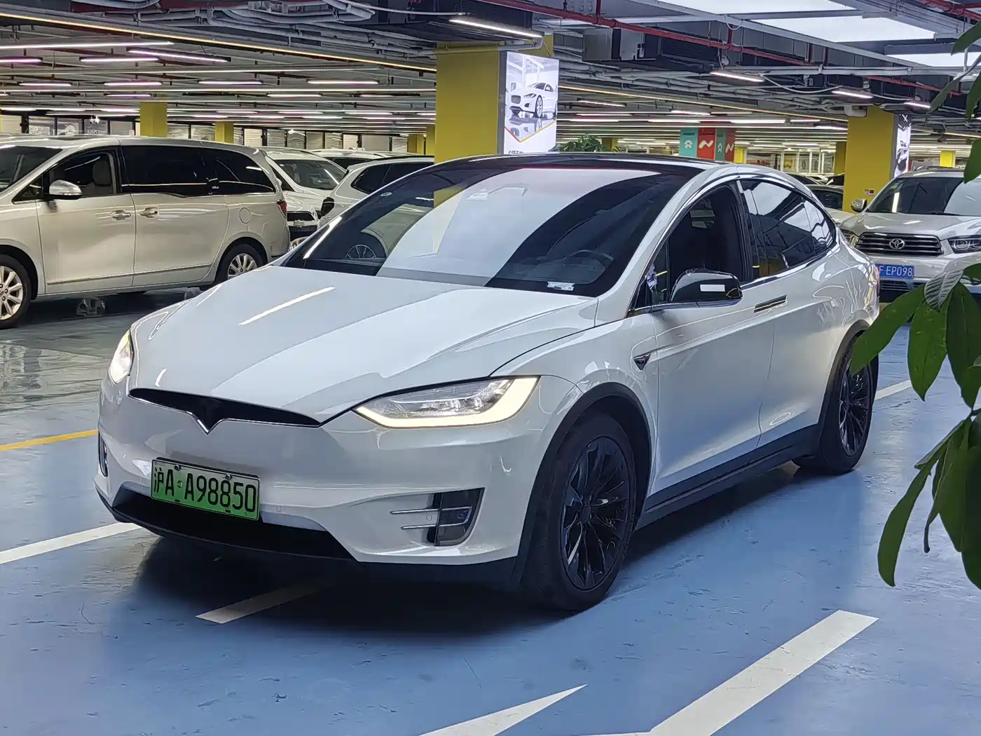 TESLA MODEL X