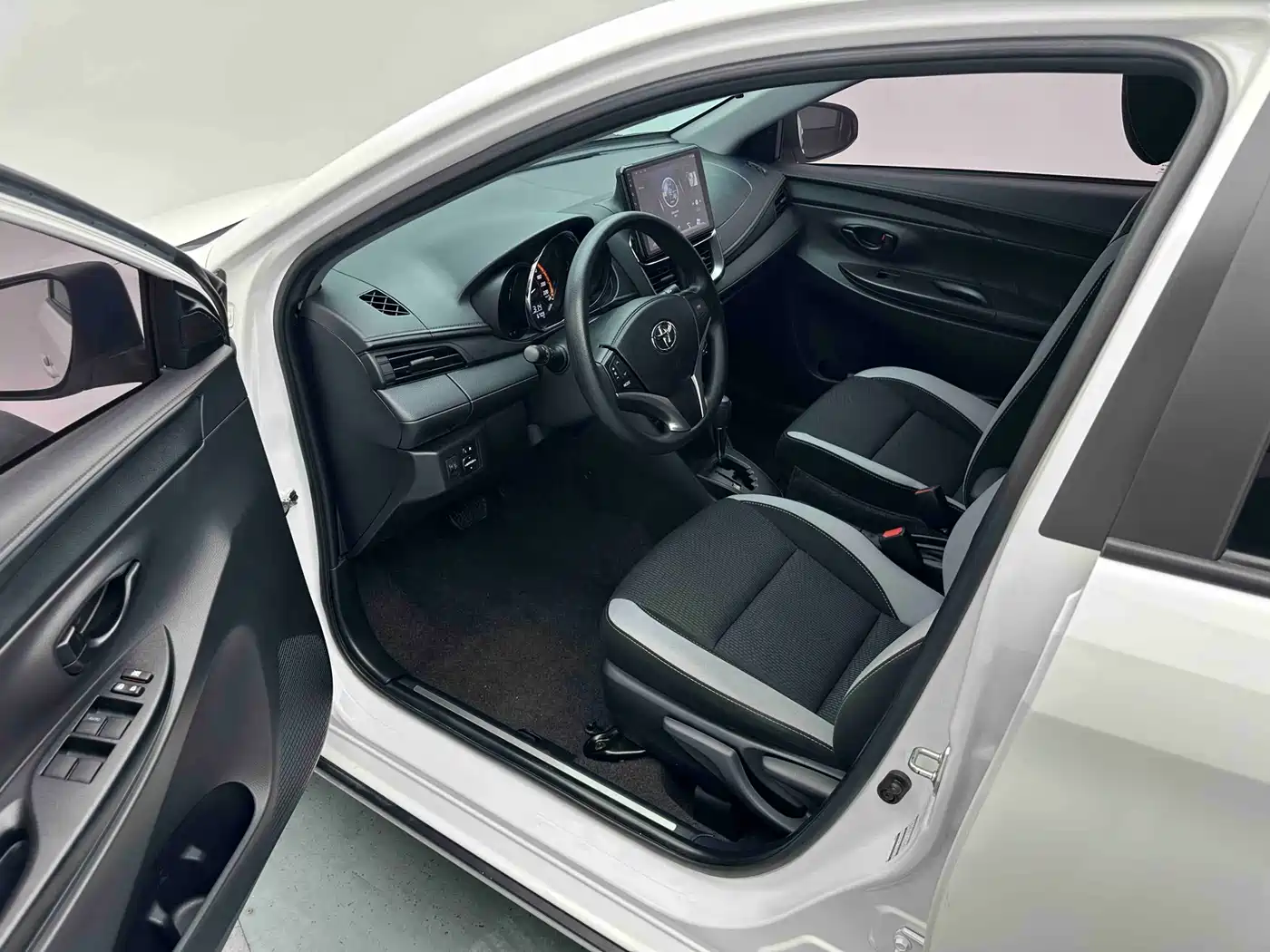 Toyota YARiS L Zhi Xuan 2022 Zhi Xuan X 1.5L CVT Leading PLUS Edition фото 8