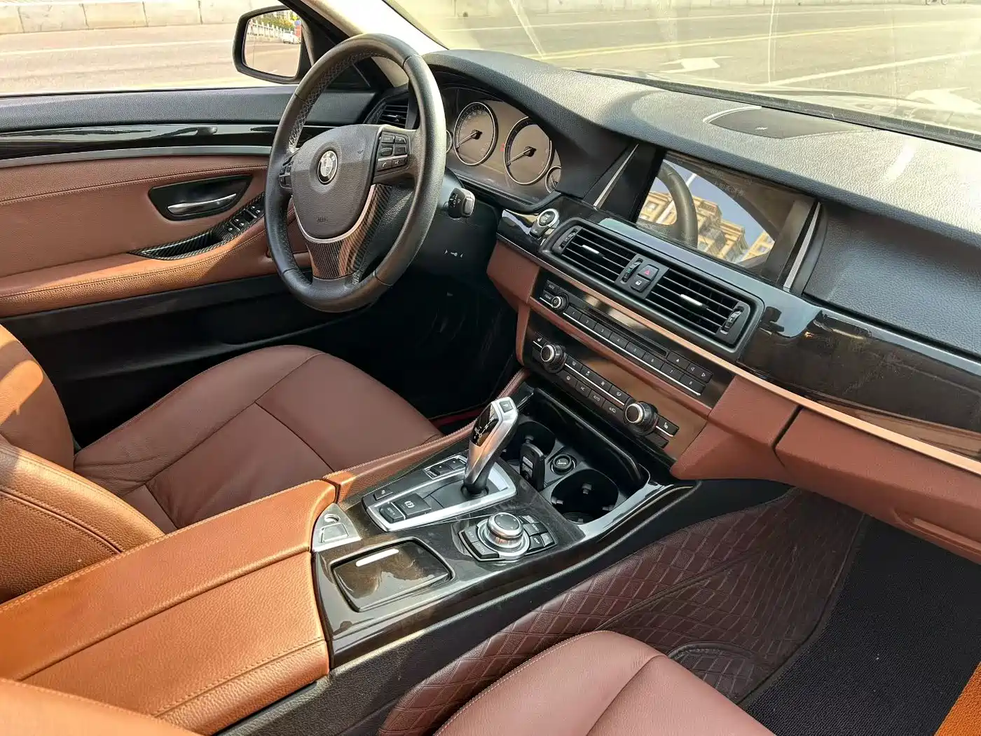 BMW 5 Series 2014 525Li Leading фото 9