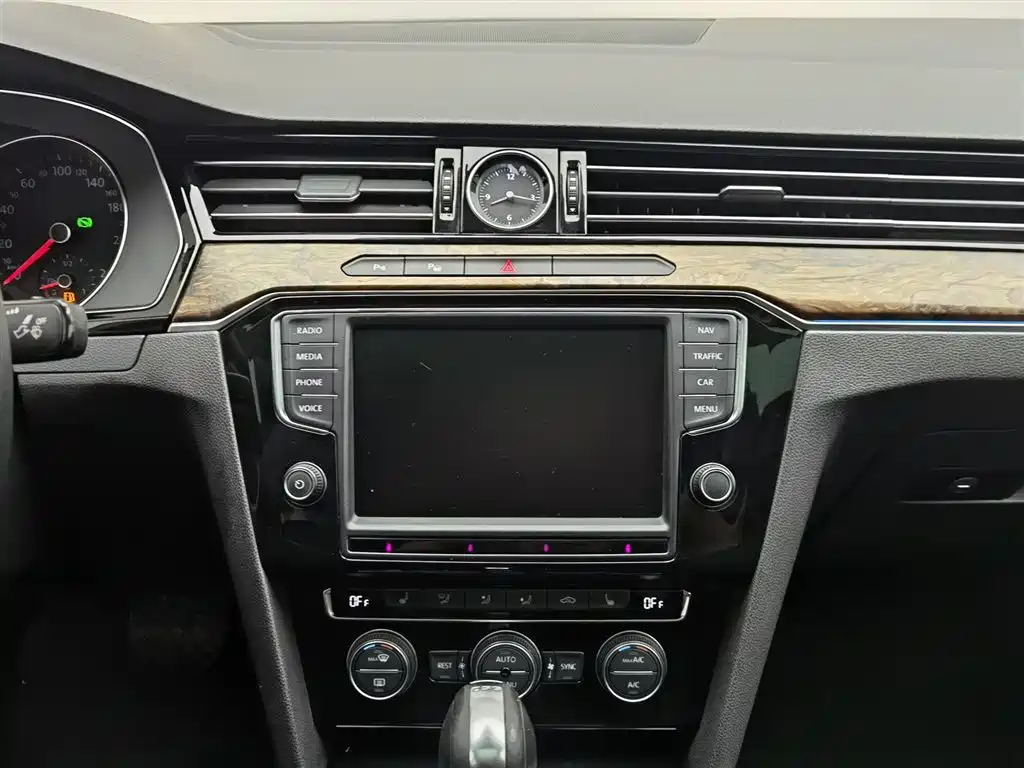 Volkswagen Magotan 2017 330TSI DSG Premium фото 12