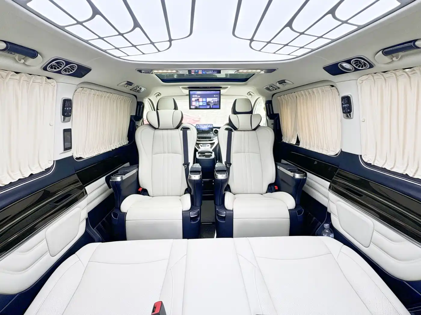 Mercedes-Benz V-Class 2022 V 260 Pilot Edition фото 8