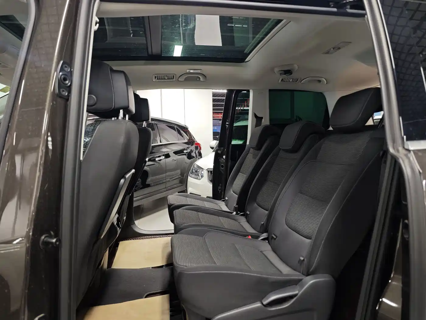 Volkswagen Sharan 2018 380TSI Comfort 7-Seater фото 7