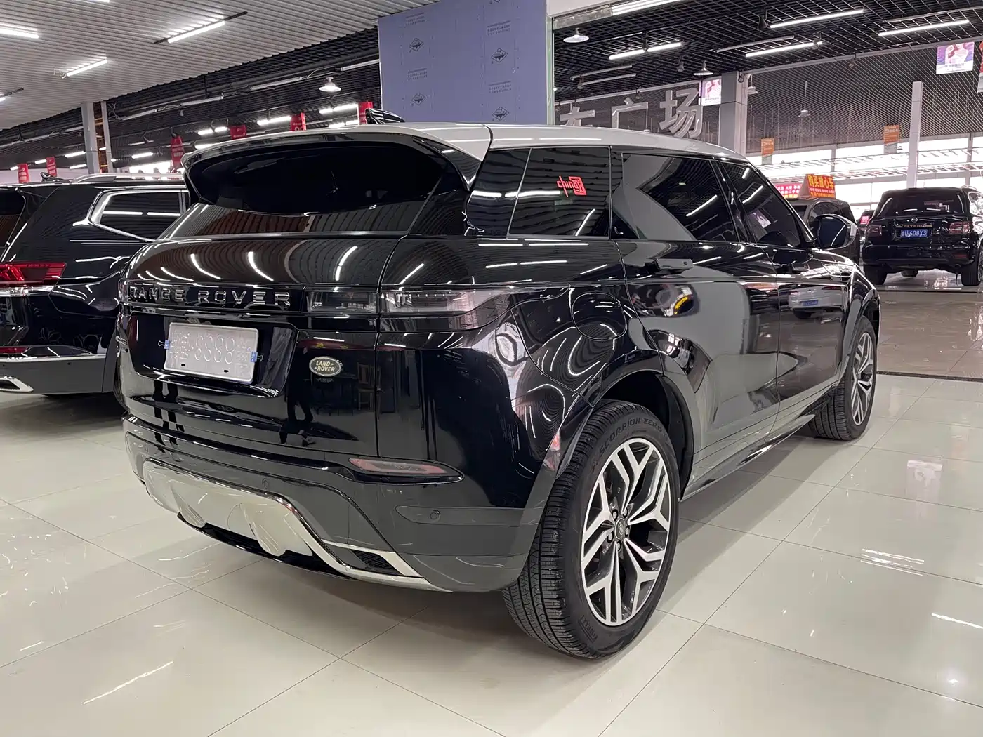 Land Rover Range Rover Evoque 2021 Range Rover Evoque L 249PS R-Dynamic First Edition Launch Edition фото 2