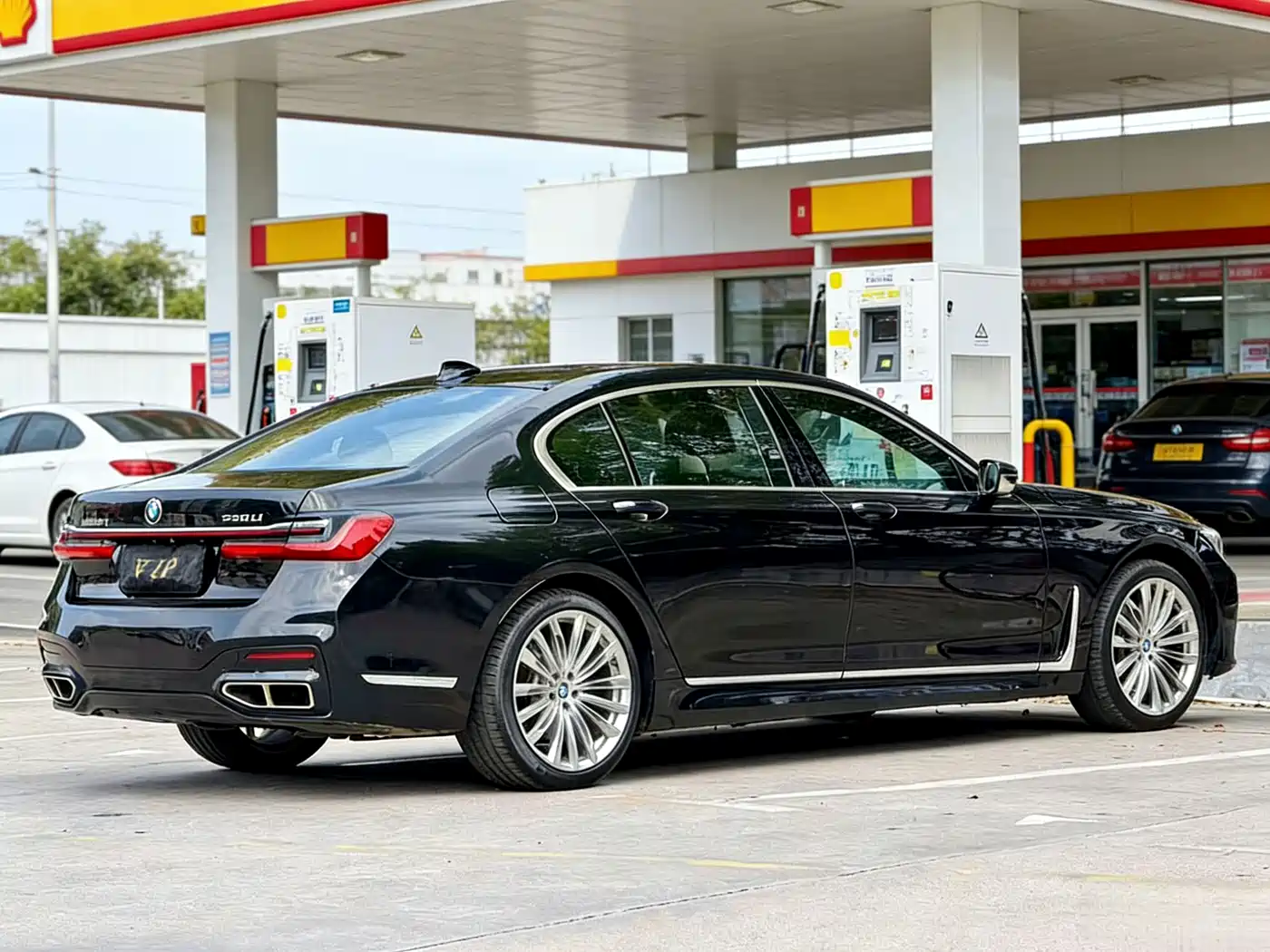 BMW 7 Series 2016 740Li Leading Edition фото 7