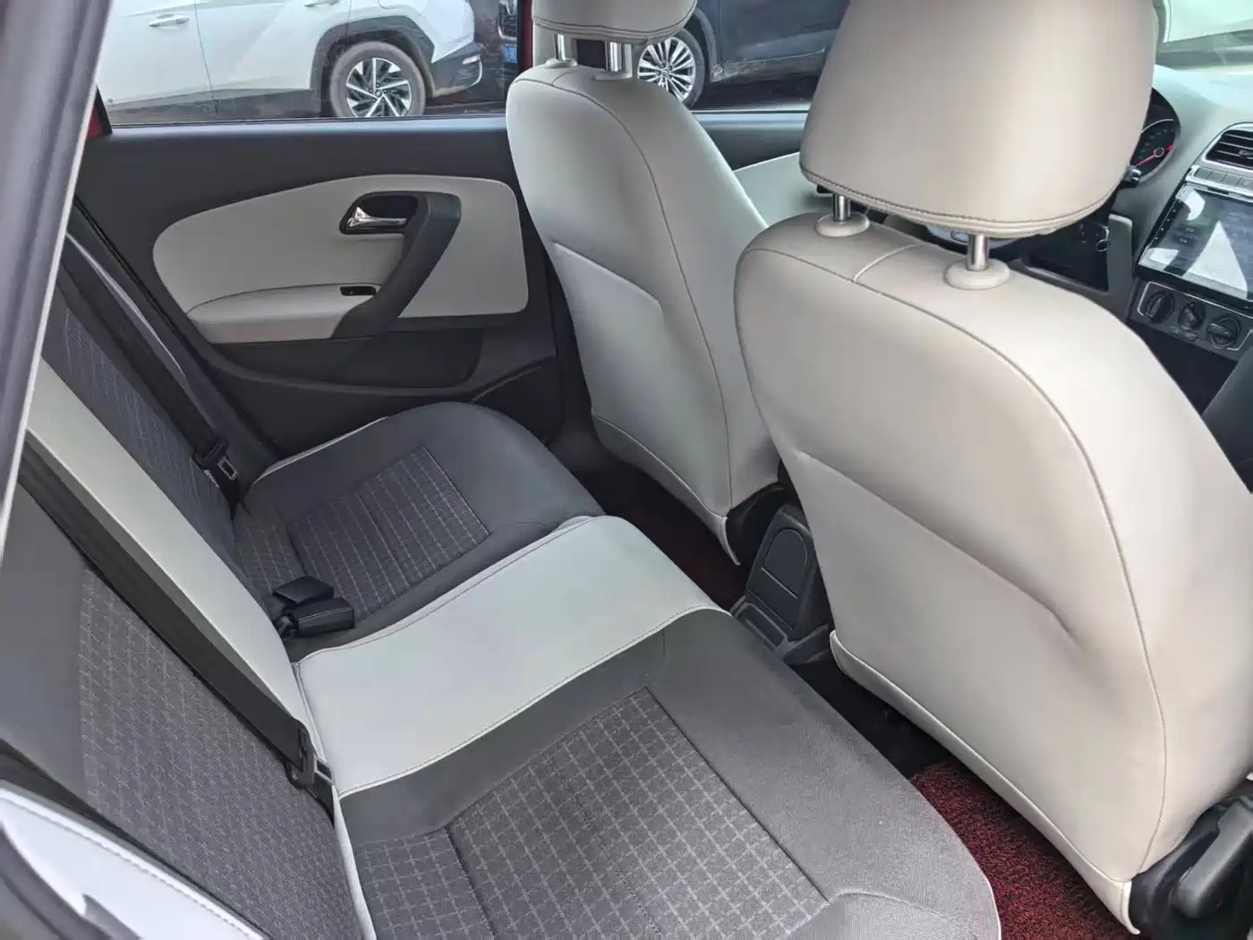 Volkswagen Polo 2014 1.4L Automatic Comfort Edition фото 6